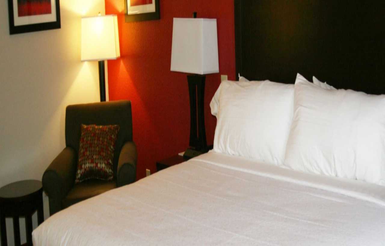 Holiday Inn Guin By Ihg Twin Экстерьер фото